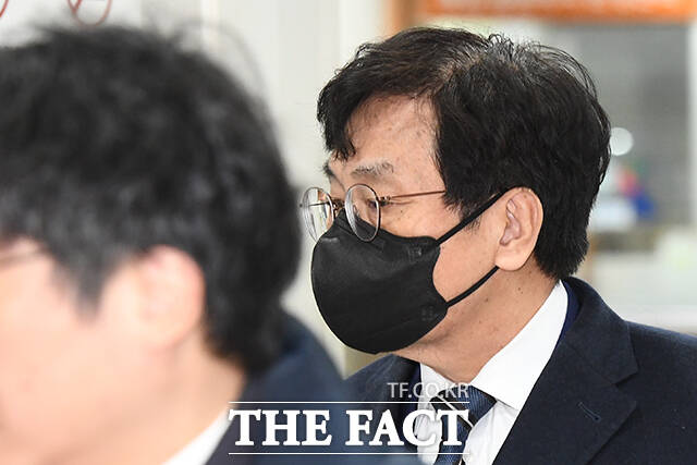 서울중앙지법 형사19단독 임혜원 부장판사는 13일 업무방해 혐의를 받는 노영민 전 대통령 비서실장과 김현미 전 국토교통부 장관에게 무죄를 선고했다. /장윤석 기자