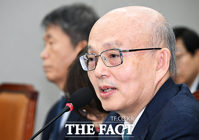 안창호 국가인권위원장이 오는 10월 형사소송법 개정안 시행을 앞두고 형사사법체계 개편은 국민의 인권을 보호하는 방향으로 추진돼야 한다고 밝혔다. /배정한 기자