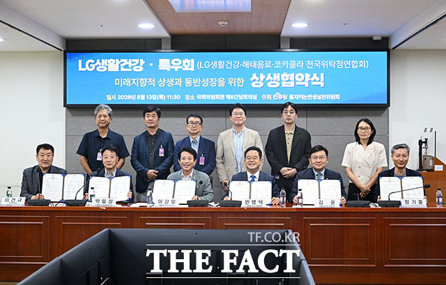 이강일 더불어민주당 의원(왼쪽)과 민병덕 더불어민주당 의원.