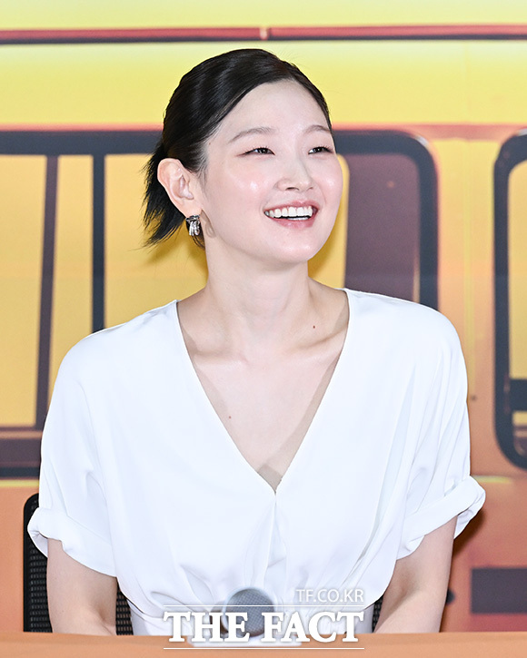 배우 박소담이 13일 오후 서울 송파구 롯데시네마 월드타워점에서 열린 영화 '경주기행' 언론시사회 및 기자간담회에 참석해 미소를 짓고 있다. /송호영 기자