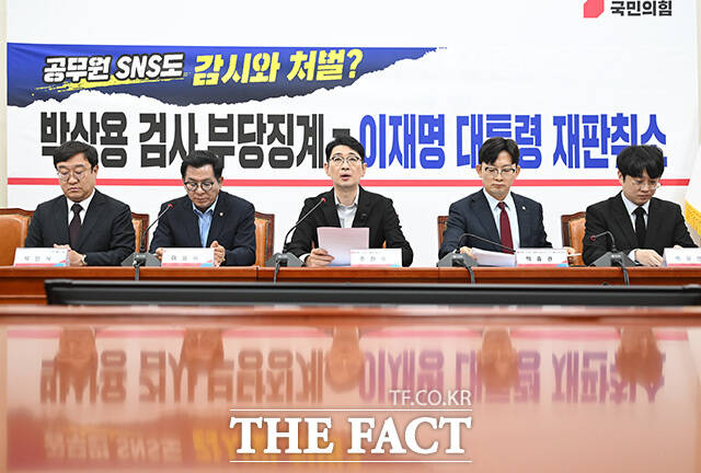 발언하는 국민의힘 이재명 대통령 재판취소 저지특위 위원장인 주진우 의원(가운데).