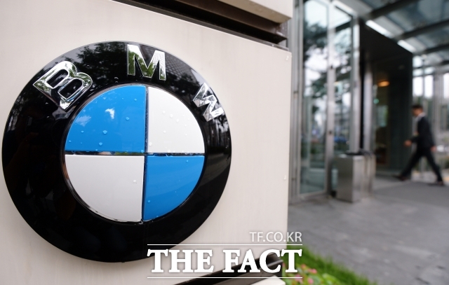 BMW 차주들이 2018년 BMW 차량 연쇄 화재 사태 관련 BMW코리아와 공식판매대리점들을 상대로 낸 손해배상 소송 1심에서 패소했다./더팩트DB