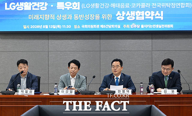 이강일 더불어민주당 의원(왼쪽)과 민병덕 더불어민주당 의원.