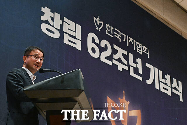 축사하는 한병도 더불어민주당 대표 직무대행 겸 원내대표.