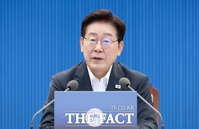 이재명 정부가 수도권에 23만가구 이상을 추가 공급한다. 사진은 이재명 대통령이 13일 청와대에서 열린 수석보좌관회의에서 발언하고 있다. /청와대통신사진기자단·뉴시스