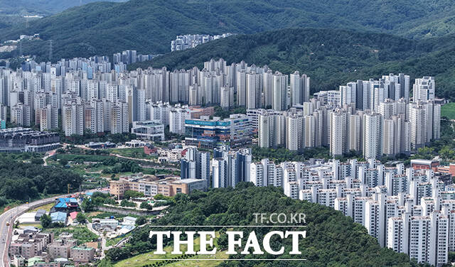 한국주택협회, 대한주택건설협회, 한국디벨로퍼협회는 13일 정부가 발표한 '전월세 및 매매시장 안정을 위한 주택 신속공급 방안'과 '부동산 시장 안정을 위한 금융 종합대책'에 대해 환영의 입장을 밝혔다. /박헌우 기자