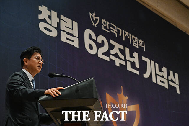 이재명 대통령의 축사를 대독하는 성기홍 청와대 홍보소통수석.
