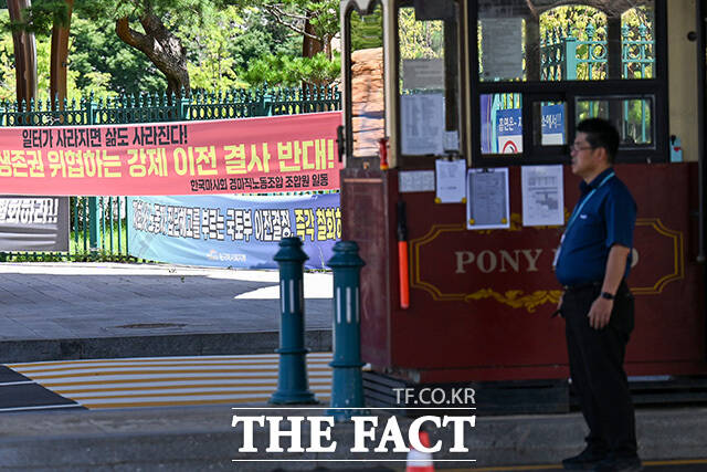 경마장 전경이 보이고 있다.