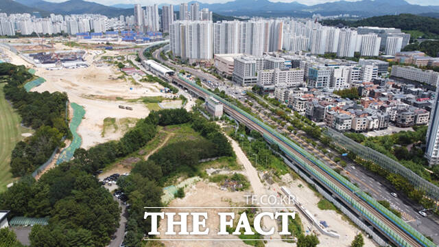 정부가 발표한 '8·13 공급대책'에 기존에 발표됐던 서울 노원구 태릉CC 등의 개발 및 공급 속도를 높이는 방안이 공개된 가운데, 13일 서울 노원구 태릉CC의 모습이 보이고 있다. /이새롬 기자