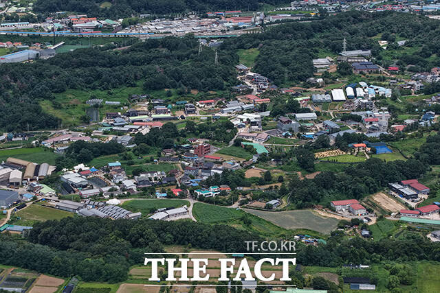 정부가 수도권 개발제한구역 해제 등을 통해 수도권에 최소 23만호의 주택을 공급하겠다고 밝힌 가운데 13일 오후 신규 택지로 지정된 경기 남양주시 와부읍 일대의 모습이 보이고 있다. /남양주=김성렬 기자