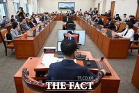  기후위기특위 전체회의, 탄소중립기본법 개정안 가결 [TF사진관]