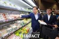  재개장한 홈플러스 찾은 한병도·신장식 '장보고 직원 격려' [TF사진관]