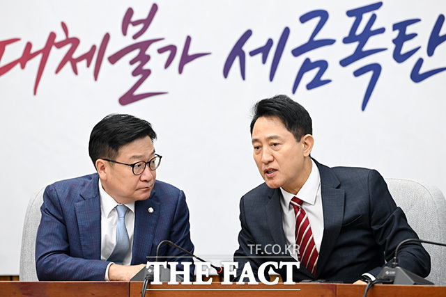 국민의힘 원내대책회의 참석한 오세훈 서울시장.