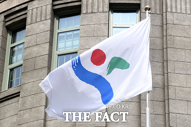 16일 서울시 소방재난본부에 따르면 자동차안전연구원은 전기 이륜자동차 A사 3606대와 B사 2538대 등 총 6144대에 대한 리콜을 확정했다. /더팩트 DB