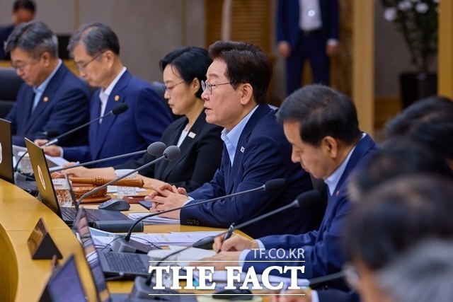 이재명 대통령이 11일 정부세종청사에서 주재한 제35회 국무회의에서 발언하고 있다. /청와대
