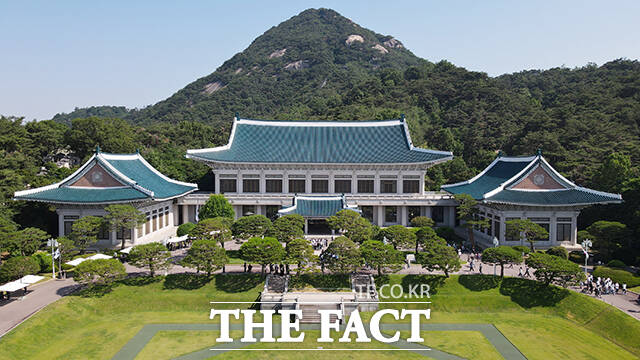 청와대는 14일 최근 다시 불거진 개헌 논란과 관련해