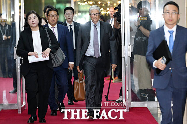 조정식 국회의장 만나기 위해 국회 찾은 빌 게이츠 이사장.