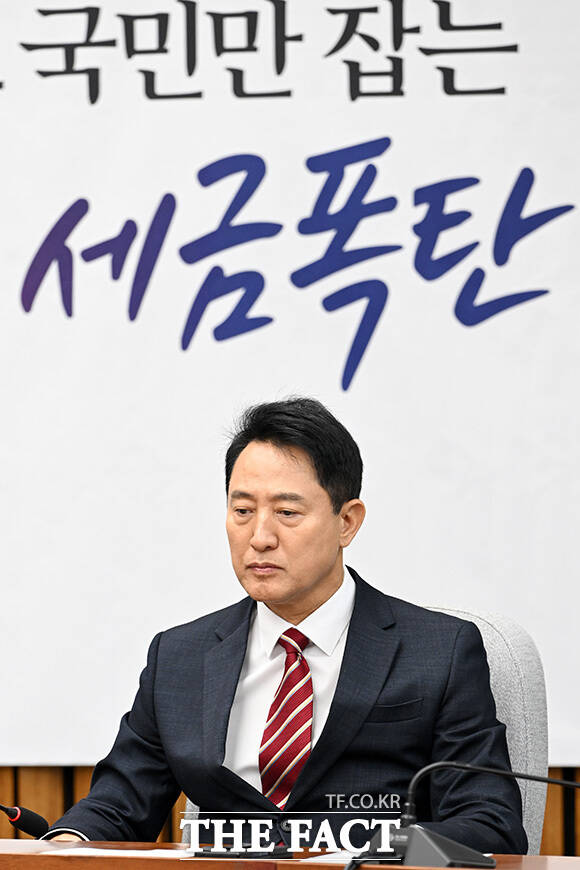 국민의힘 원내대책회의 참석한 오세훈 서울시장.