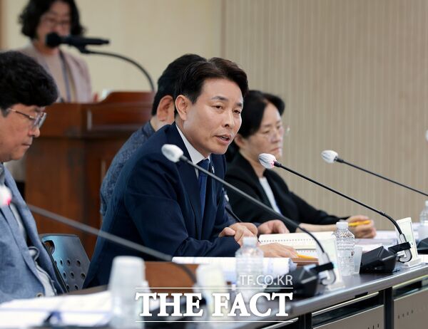 전문학 대전시 서구청장이 14일 구청 장태산실에서 민선 9기 공약사업의 실행력을 높이기 위한 ‘민선 9기 공약사업 실천계획 검토보고회’​를 개최하고 있다. /대전 서구