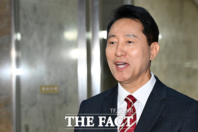 국민의힘 원내대책회의 참석한 오세훈 서울시장.