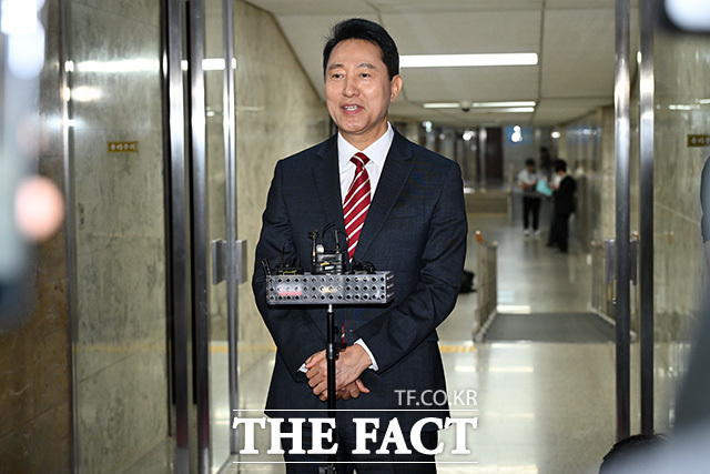 국민의힘 원내대책회의 참석한 오세훈 서울시장.