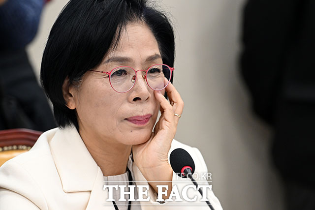 최민희 민주당 의원은 13일 국회에서 기자회견 직후 진행된 백브리핑에서 취재진을 향해 작심 발언을 쏟아냈다. /남용희 기자