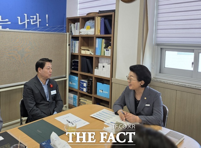 박성현 광양시장이 권향엽 국회의원을 만나 여수광양항만공사 독립 체제 유지 등 지역 핵심 현안 해결을 위한 국회 차원의 협력을 요청했다. /광양시