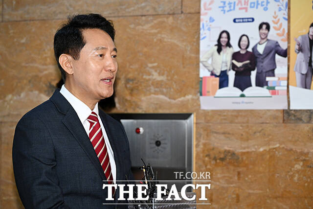 국민의힘 원내대책회의 참석한 오세훈 서울시장.