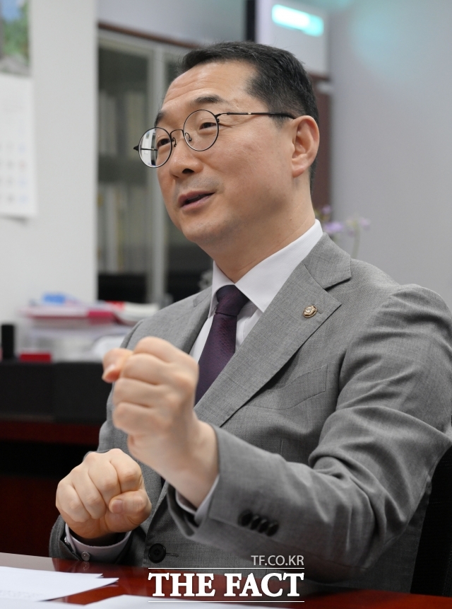 김건 국민의힘 의원은 14일 서울 여의도 국회 의원회관에서 <더팩트>에
