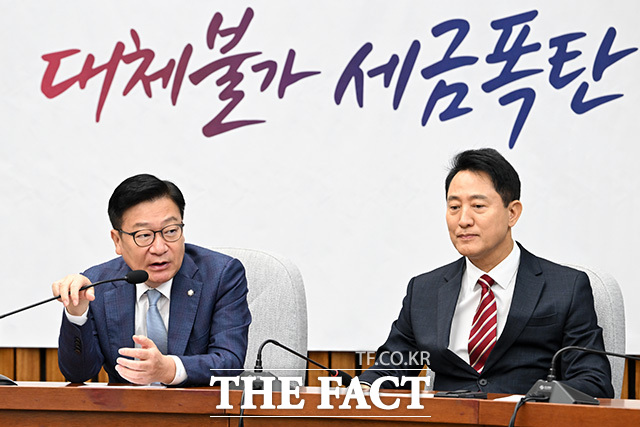 국민의힘 원내대책회의 참석한 오세훈 서울시장.