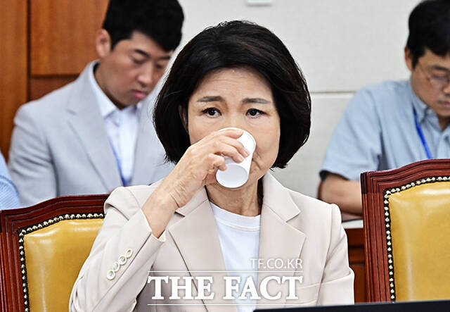 더불어민주당은 지난 13일 이진숙 국민의힘 의원의 5·18 왜곡 포럼 강행을 강력히 규탄했다. 국민의힘 일각에서도 부적절했다며 비판이 나오는 가운데 당은 윤리위 차원의 징계를 검토하는 단계는 아니라고 밝혔다. /배정한 기자