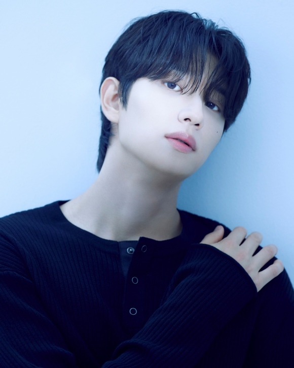 배우 김재원이 새 프로필 사진을 공개하며 박차를 가할 추후 활동을 예고했다. /미스틱액터스
