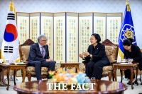  빌 게이츠 이사장과 면담하는 한성숙 국무총리 [포토]