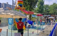  방문객 1만5000명 돌파…서대문구, 물놀이터 2주 연장