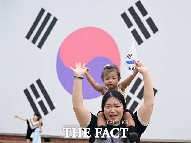 '독립운동가들의 숭고한 희생 잊지 않겠습니다'