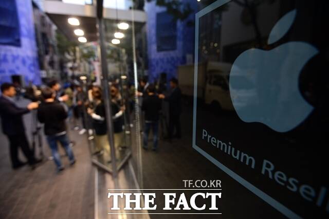 미국이 애플에 중국산 메모리반도체(메모리칩) 사용을 분명히 반대한다는 의사를 밝혔다. /더팩트 DB