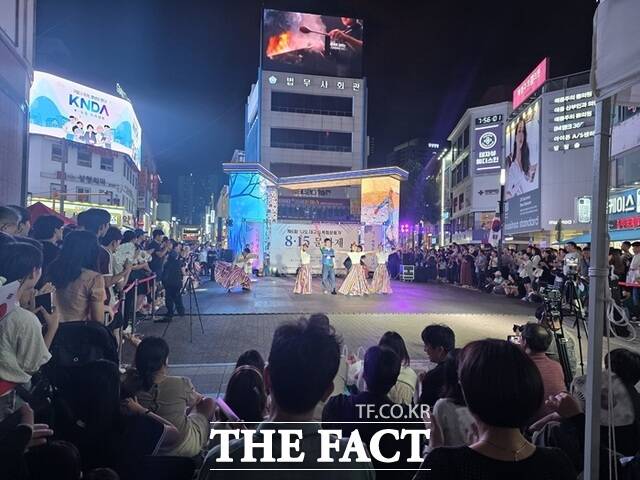 15일 대구시 중구 동성로에서 열린 제6회 나도 대구의 독립운동가 8·15 문화제에는 많은 시민들이 몰려 성황을 이뤘다. /독립운동정신계승사업회