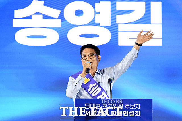 '전당대회 D-1' 마지막 지지 호소하는 더불어민주당 당 대표 후보들. 송영길과 정청래, 한병도 당 대표 직무대행 겸 원내대표, 김민석 후보(왼쪽부터).