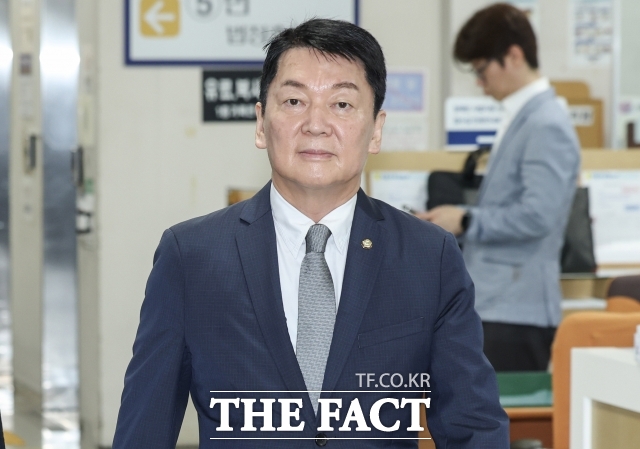 안철수 국민의힘 의원은 16일 자신의 페이스북에 이재명 대통령의 광복절 경축사를 겨냥해 