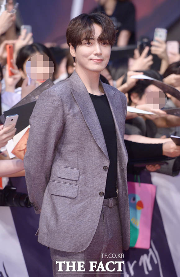 배우 이준혁이 장재현 감독의 새 영화 '뱀피르'에 출연해 주요 인물로 활약할 예정이다. 특히 사제에 이어 뱀파이어 역을 맡는다는 점에서 이목이 집중된다. /더팩트 DB