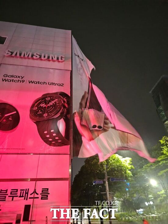 17일 부산시 북구 덕천동 간판 파손 현장. /부산소방재난본부