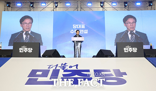 수락 연설하는 김민석 더불어민주당 신임 당대표.