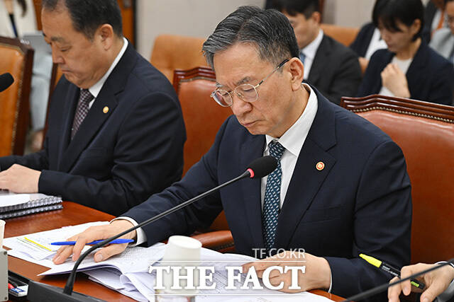 청와대는 18일 정성호 법무부 장관의 사의 표명에 대해 