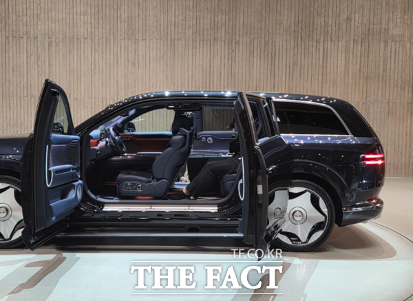 제네시스의 철학을 집대성한 풀사이즈 스포츠유틸리티차량(SUV) 'GV90'이 베일을 벗었다. 사진은 GV90 / 박성호 기자