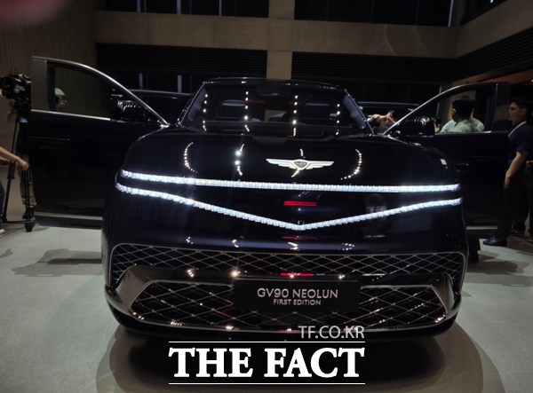 제네시스의 철학을 집대성한 풀사이즈 스포츠유틸리티차량(SUV) 'GV90'이 베일을 벗었다. 사진은 GV90 / 박성호 기자
