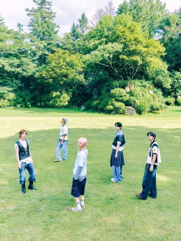 원위는 자신들의 강점으로 꾸준한 성장과 함께 '실력에 자신감'을 꼽았다./RBW