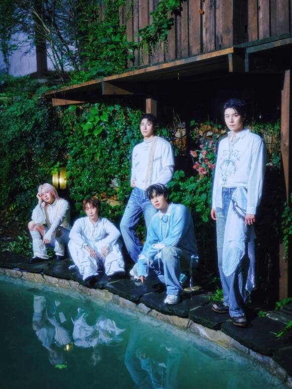 '面 : Unknown Atlas'에는 타이틀곡 'Scenario'를 포함해 총 17개 트랙이 수록됐다./RBW