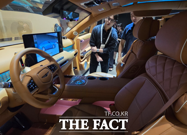 제네시스의 철학을 집대성한 풀사이즈 스포츠유틸리티차량(SUV) 'GV90'이 베일을 벗었다. 사진은 GV90 / 박성호 기자