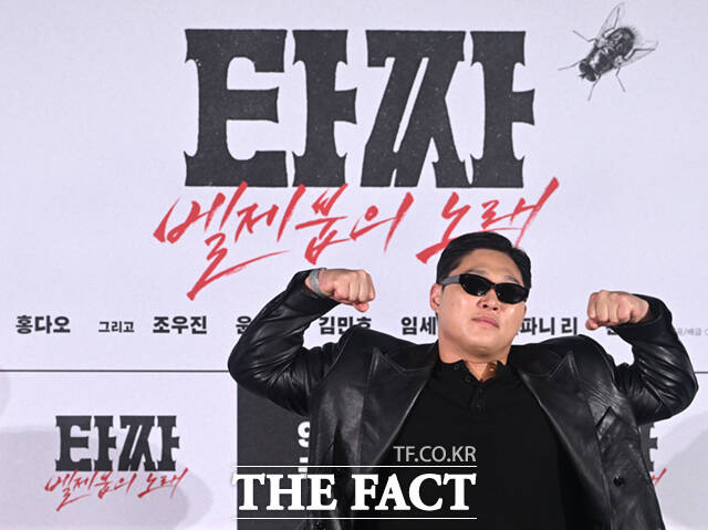 배우 문지훈(스윙스)이 18일 서울 용산구 CGV 용산 아이파크몰에서 열린 영화 '타짜: 벨제붑의 노래' 제작보고회에 참석해 포즈를 취하고 있다. /이새롬 기자