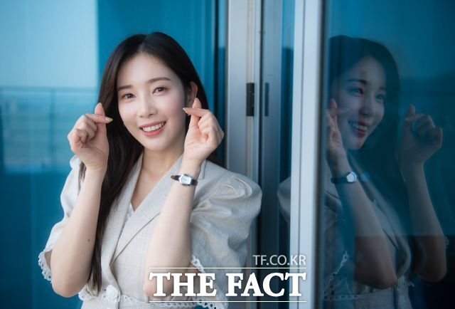 과거 이용대와 열애설이 불거졌던 가수 겸 배우 윤채경이 최근 의미심장한 글을 남겨 화제를 모으고 있다. /더팩트 DB